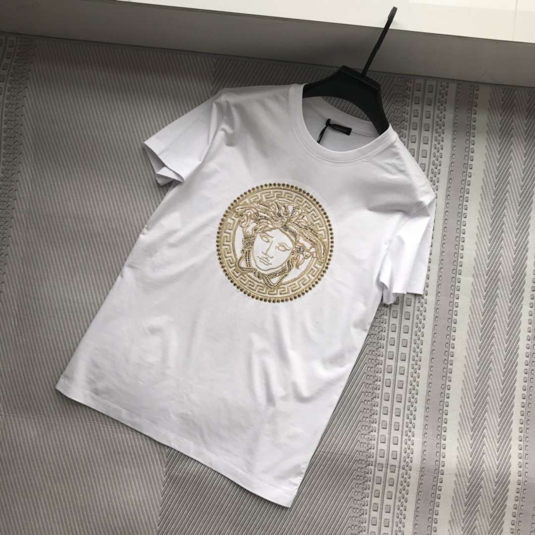 2023年早春新款T恤现货发售，VS专柜同步上市款，黑色，白色俩色