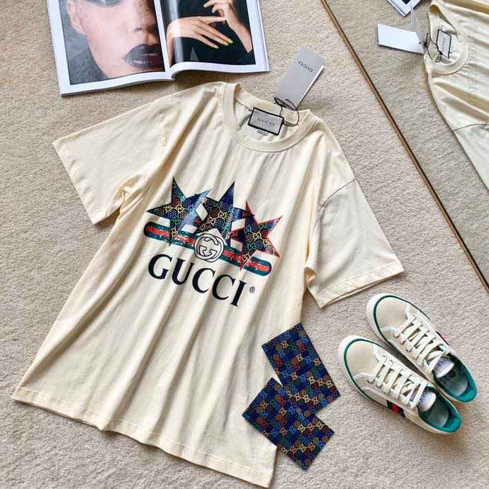 古驰男装短袖T恤 Gucci 2023ss 春夏限定新款魔幻跳跳糖系列五角星短袖T 缤纷色彩诠释的GG经典图案是2023早春系列 原单古驰短袖T恤