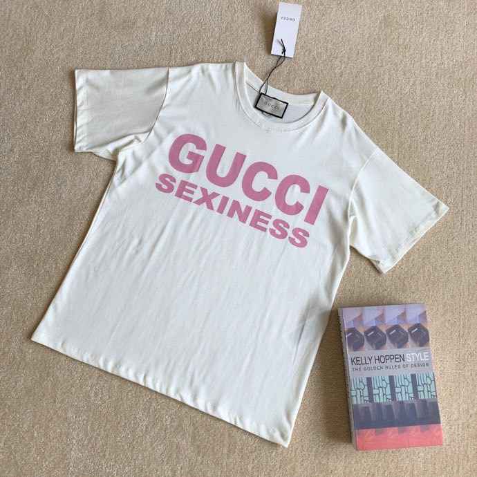 GUCCI 2023早春系列 粉色印花LOGO标示超大造型短袖T恤