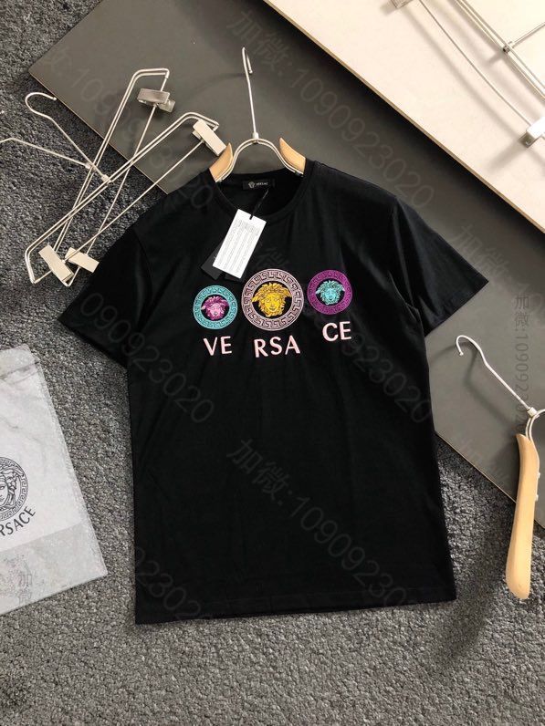 VERSA 美杜莎刺绣字母经典短袖