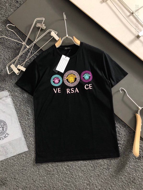 VERSA 美杜莎刺绣字母经典短袖