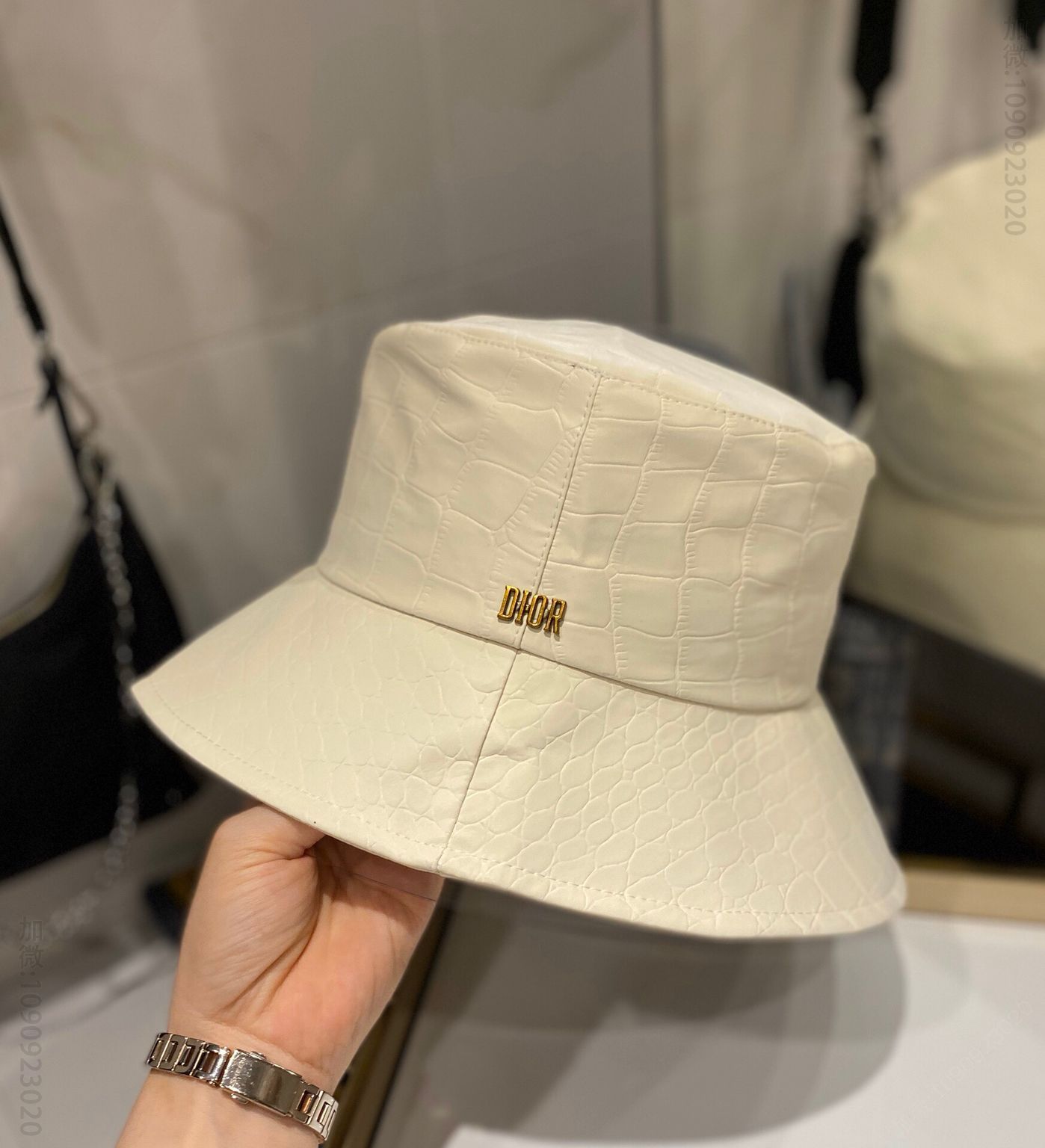 Dior迪奥20早秋新款鳄鱼纹绒皮渔夫帽