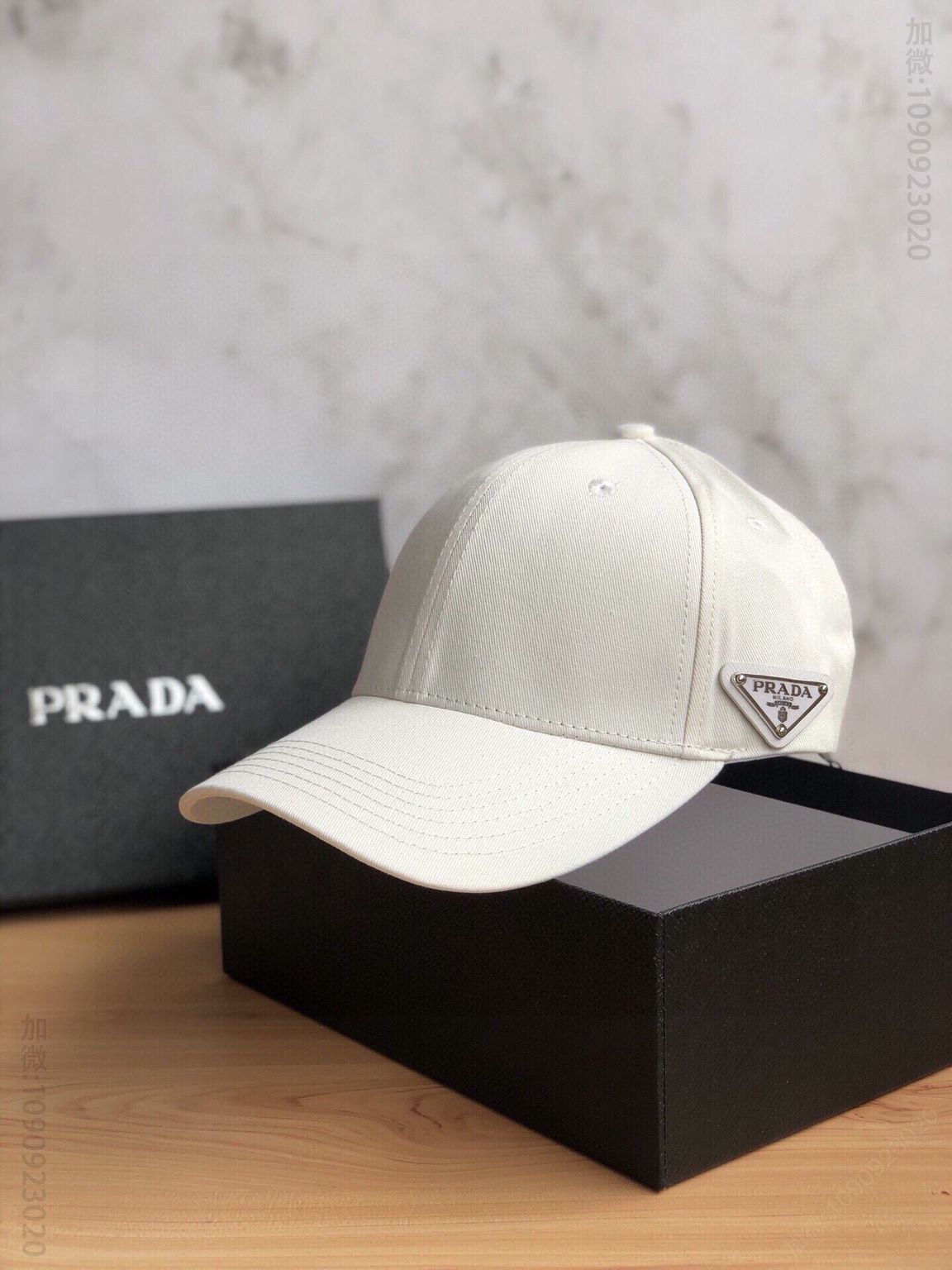 PRADA普拉达牛皮微标男女通用经典原单棒球帽