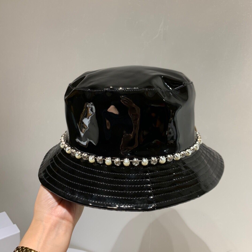 Dior迪奥超时尚漆皮面料新款渔夫帽