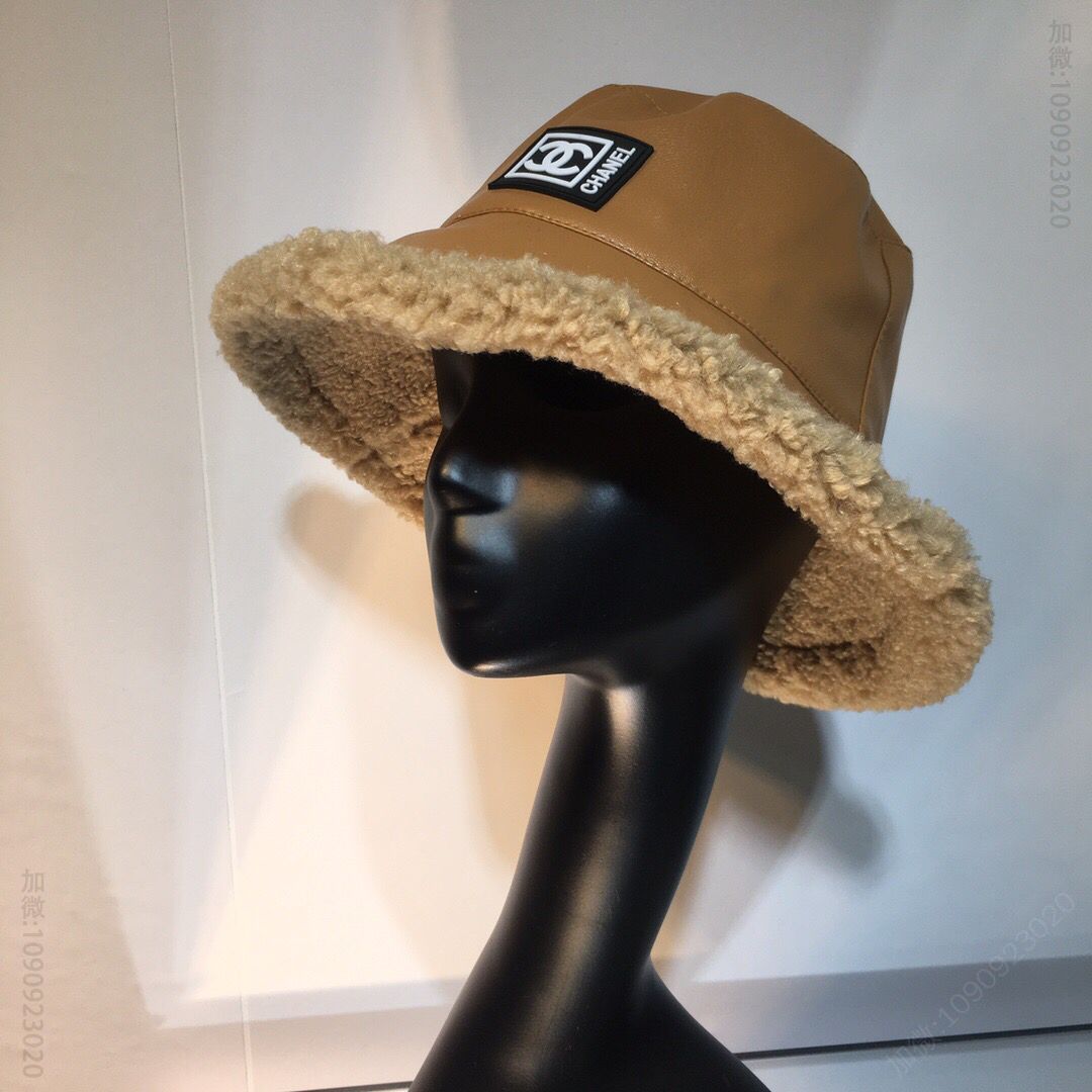 CHANEL香奈儿羊羔毛拼接皮渔夫帽