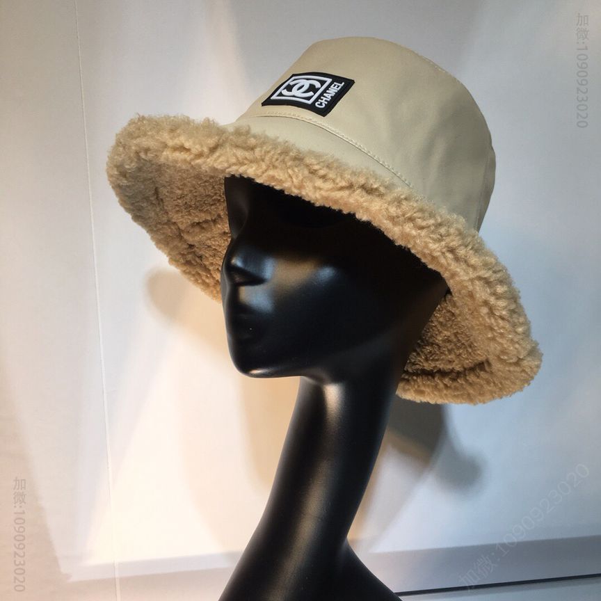 CHANEL香奈儿羊羔毛拼接皮渔夫帽