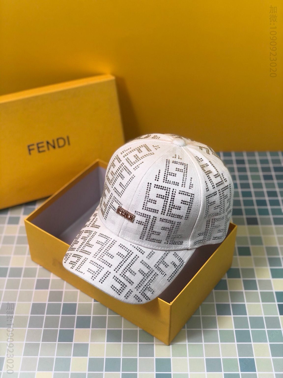 FENDI芬迪金属LOGO全帽烫钻棒球帽