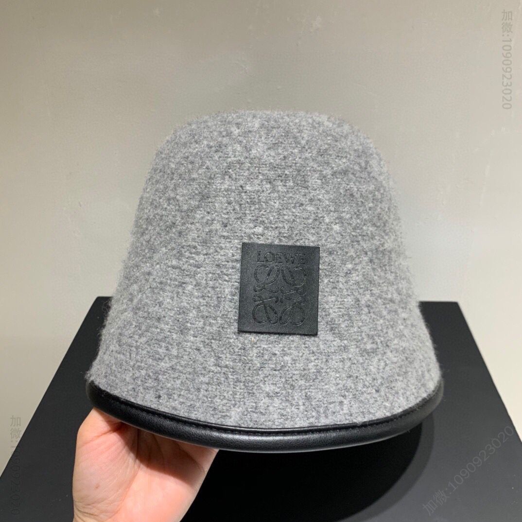 LOEWE罗意威洗水皮包边羊毛渔夫帽