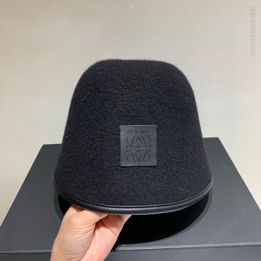 LOEWE罗意威洗水皮包边羊毛渔夫帽