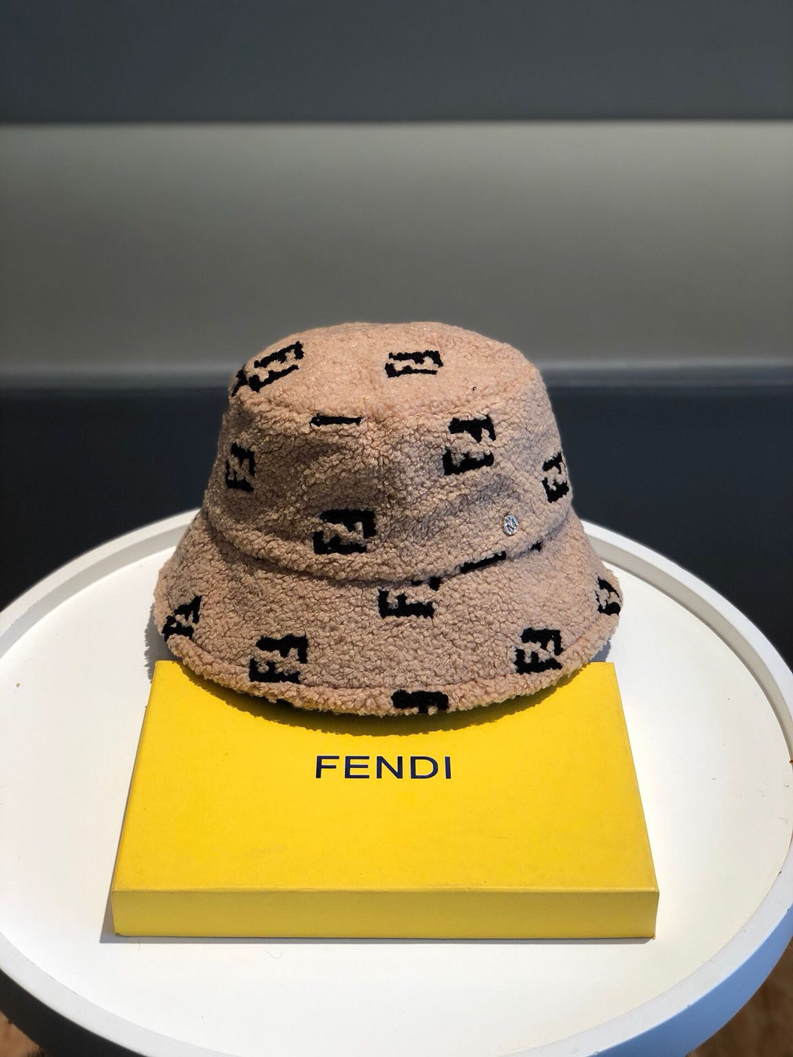 复刻芬迪女士帽子 FENDI芬迪羊羔毛品质渔夫帽 复刻芬迪帽子 