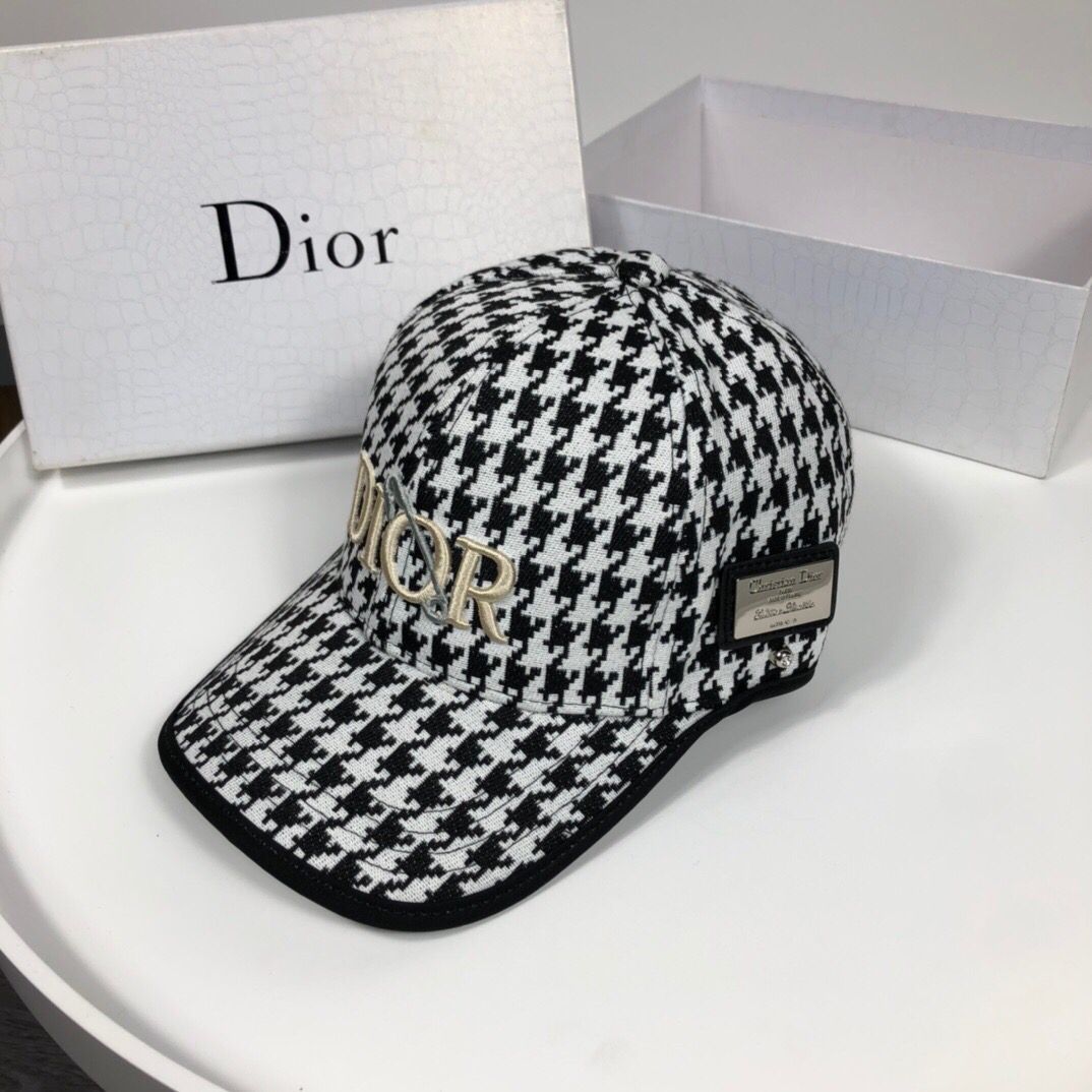 迪奥Dior刺绣别针LOGO棒球帽