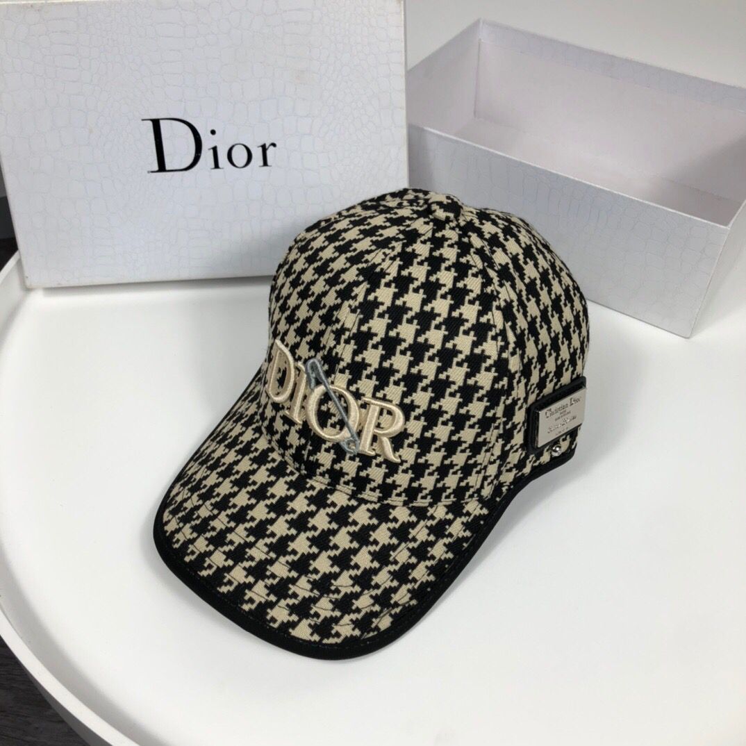 迪奥Dior刺绣别针LOGO棒球帽