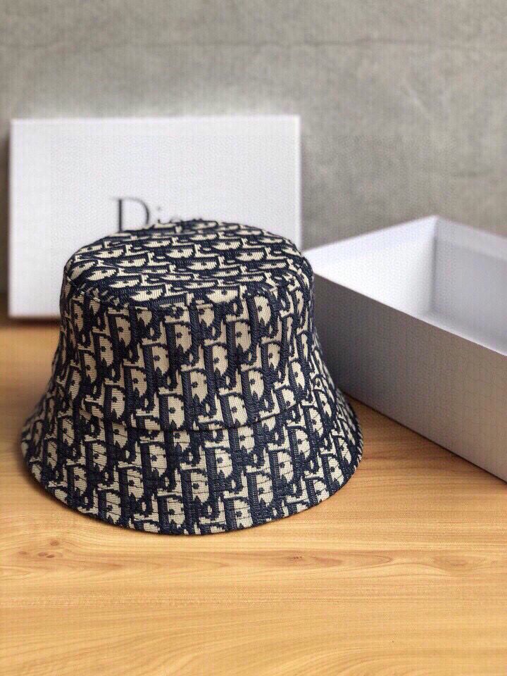 高仿迪奥男女款帽子 迪奥Dior官网最新满印迪奥logo渔夫帽 高仿迪奥帽子商城 