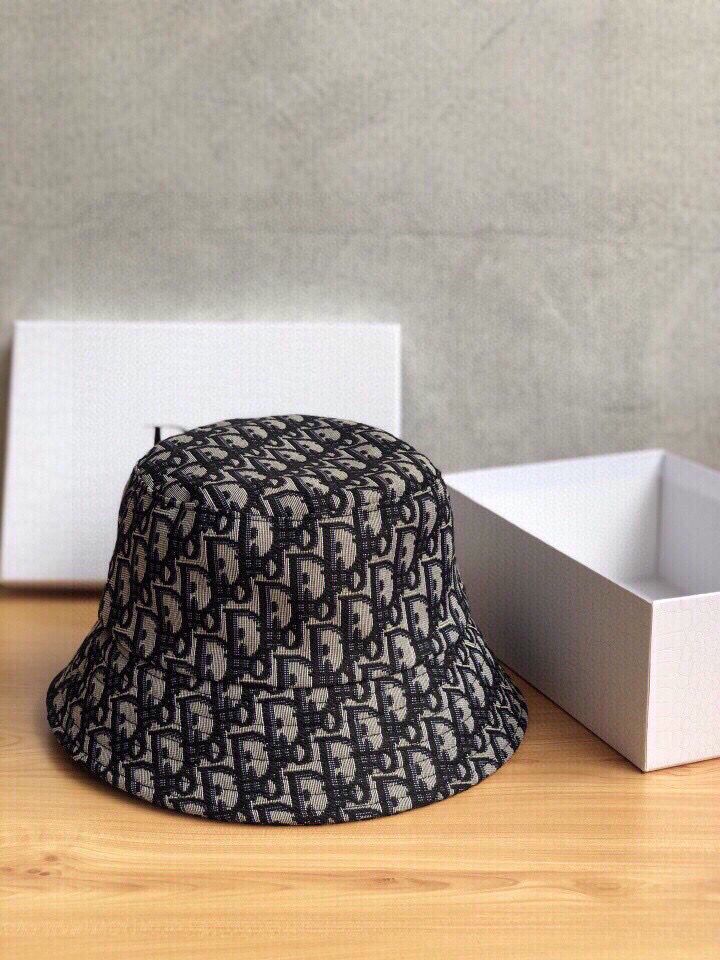 高仿迪奥男女款帽子 迪奥Dior官网最新满印迪奥logo渔夫帽 高仿迪奥帽子网站 