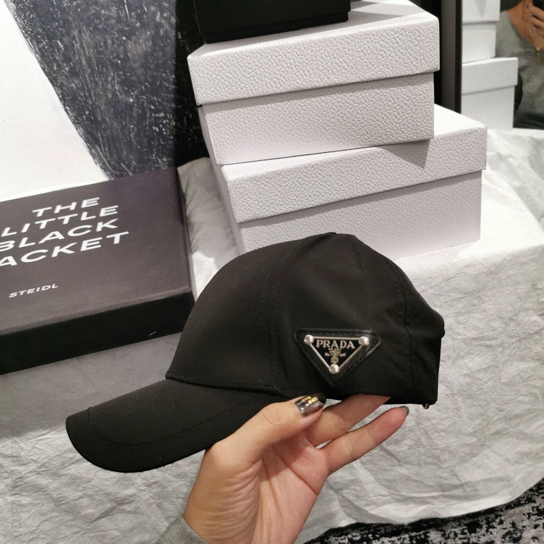 PRADA普拉达流线帽檐三角标棒球帽