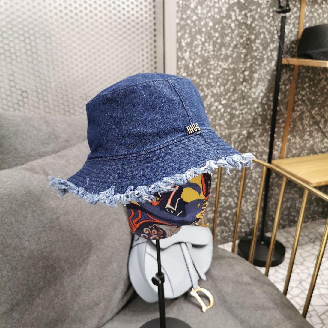 Dior迪奥百搭做旧烂边牛仔渔夫帽