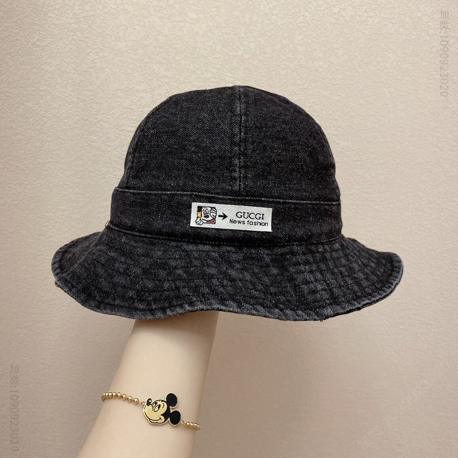 GUCCI古奇联名版洗水烟雾灰‮仔牛‬渔夫帽