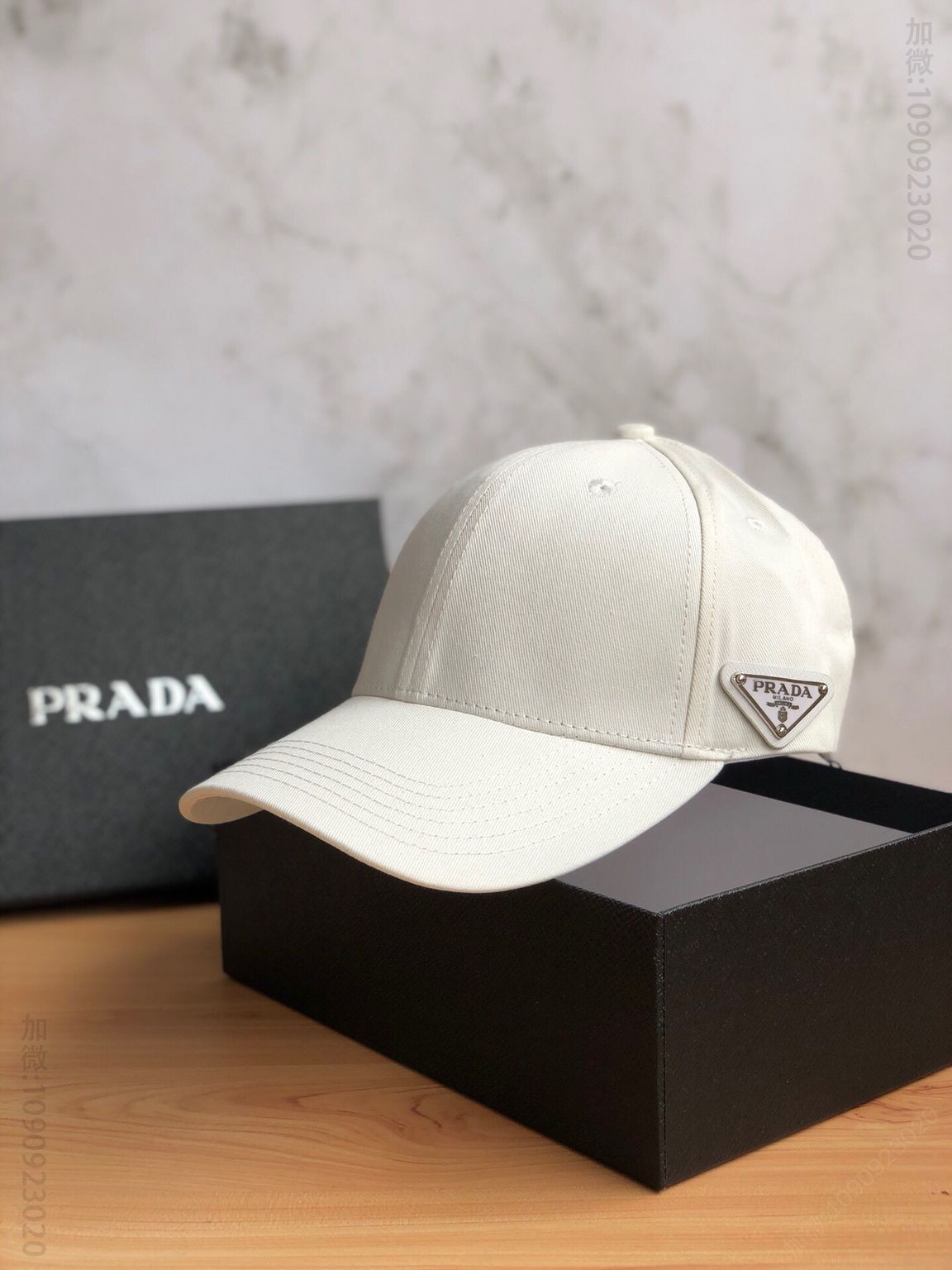 Prada普拉达牛皮微标男女通用经典原单棒球帽鸭舌帽