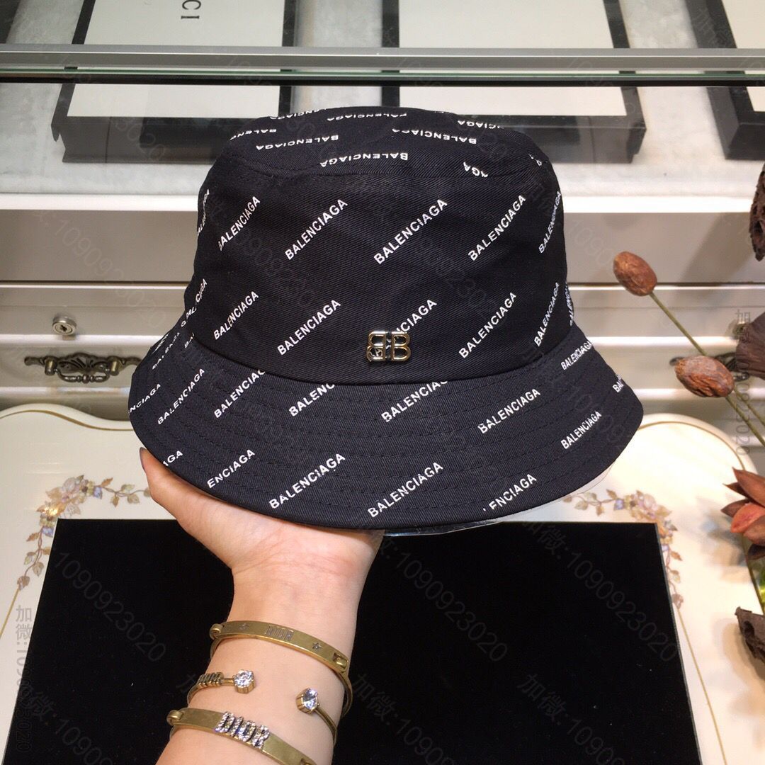Balenciaga巴黎世家时尚单品字母印花渔夫帽
