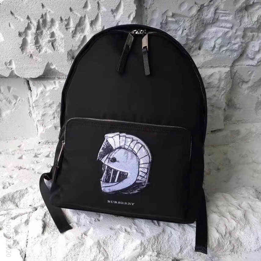 博柏利Burberry帕拉斯头盔图案双肩包0627-1