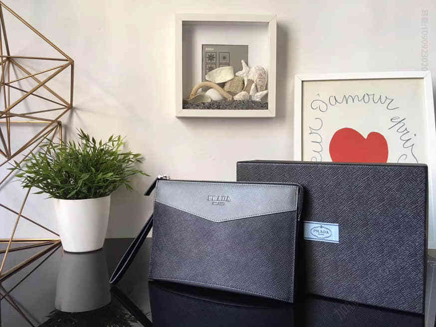 （普拉达）PRADA672黑配灰进口粗十字纹牛皮175代工码手拿包