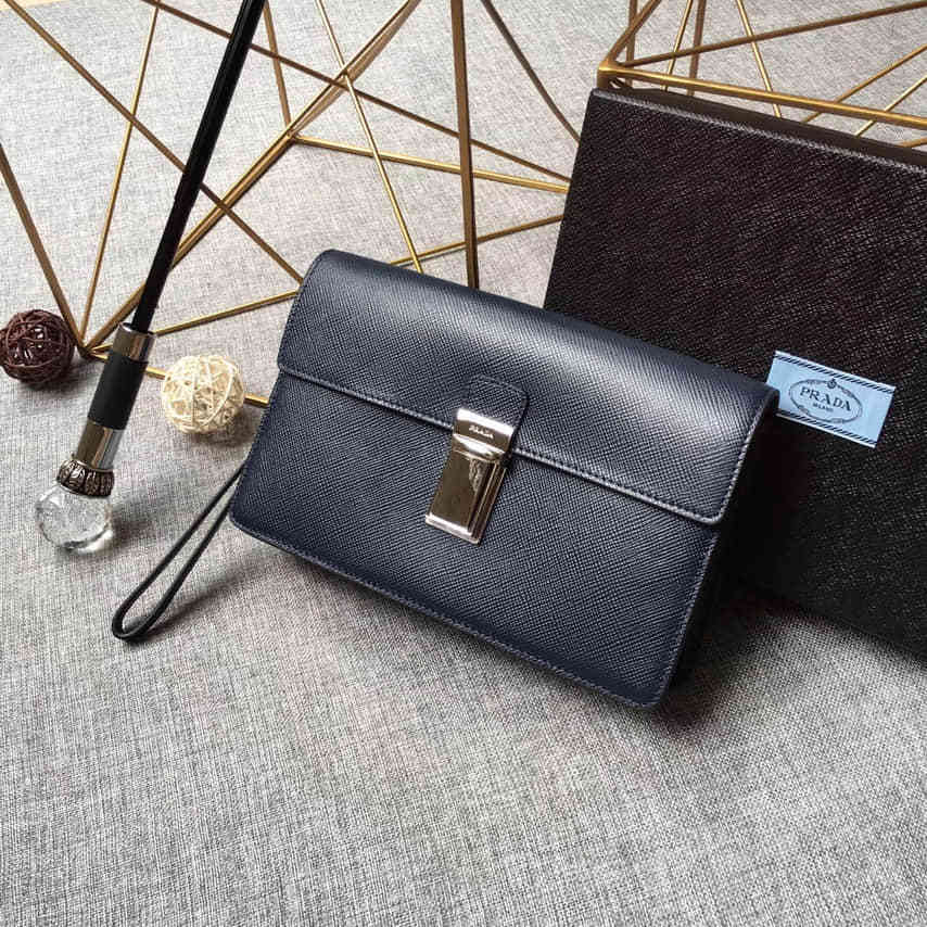 (PRADA)普拉达Saffiano皮革按锁开合男士手包2VF092宝蓝色