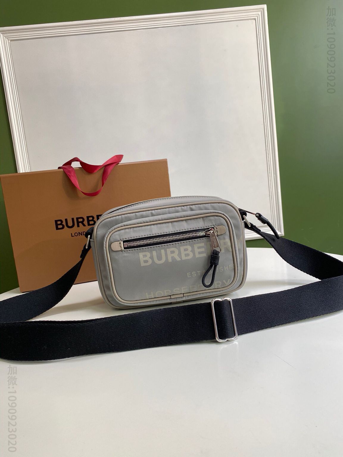 Burberry博柏利皮革边饰提花精纺品牌字母徽标男女通用斜背包