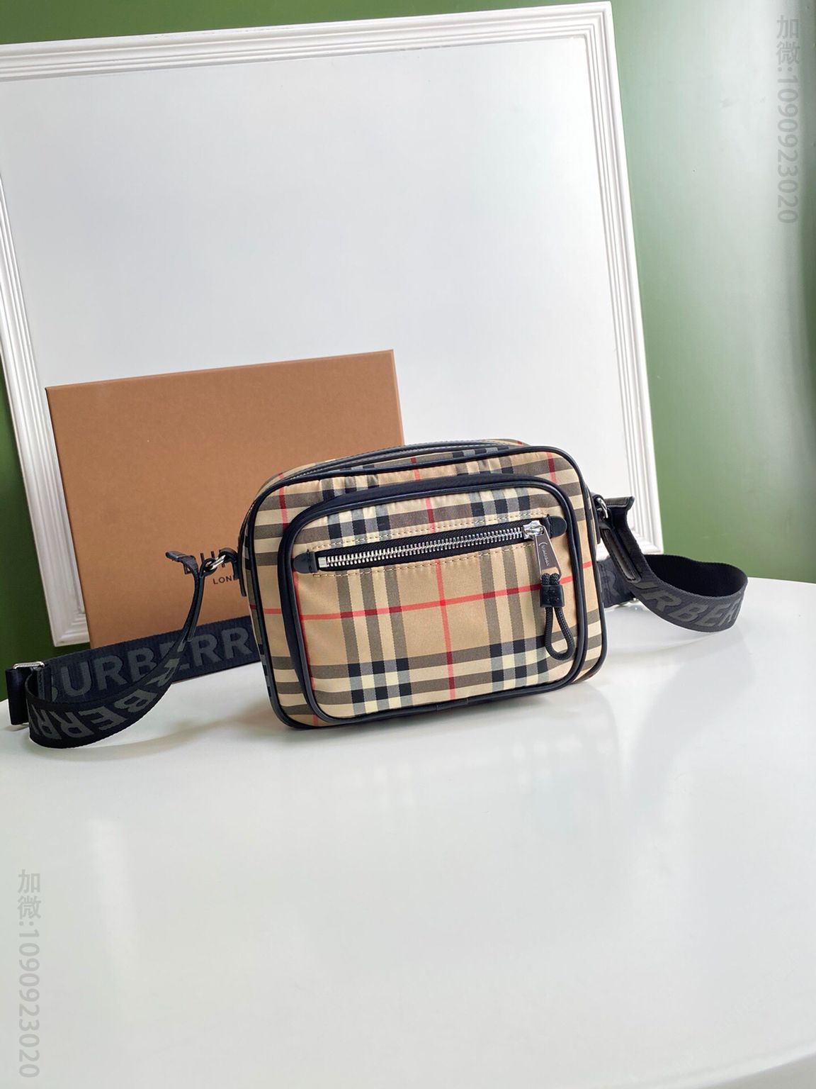 Burberry博柏利Vintage 复古格纹斜背包