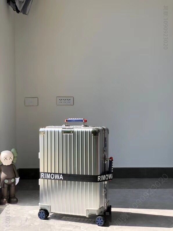 Rimowa日默瓦2023年专柜新款镁铝合金四轮拉杆箱