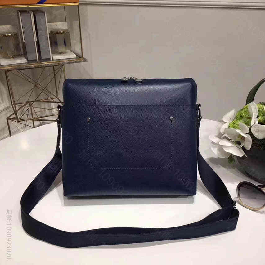 路易威登 LV 蓝色Taiga皮革Grigori中号邮差包 M30207