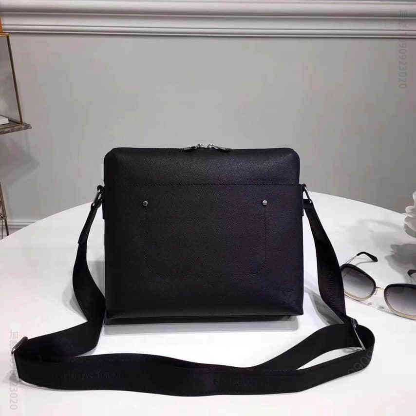 路易威登 LV 黑色Taiga皮革Grigori中号邮差包 M30207