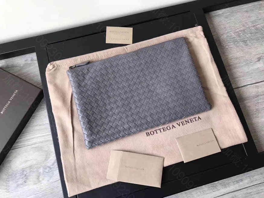 BottegaVeneta（葆蝶家）BV301204信封拉链款手包