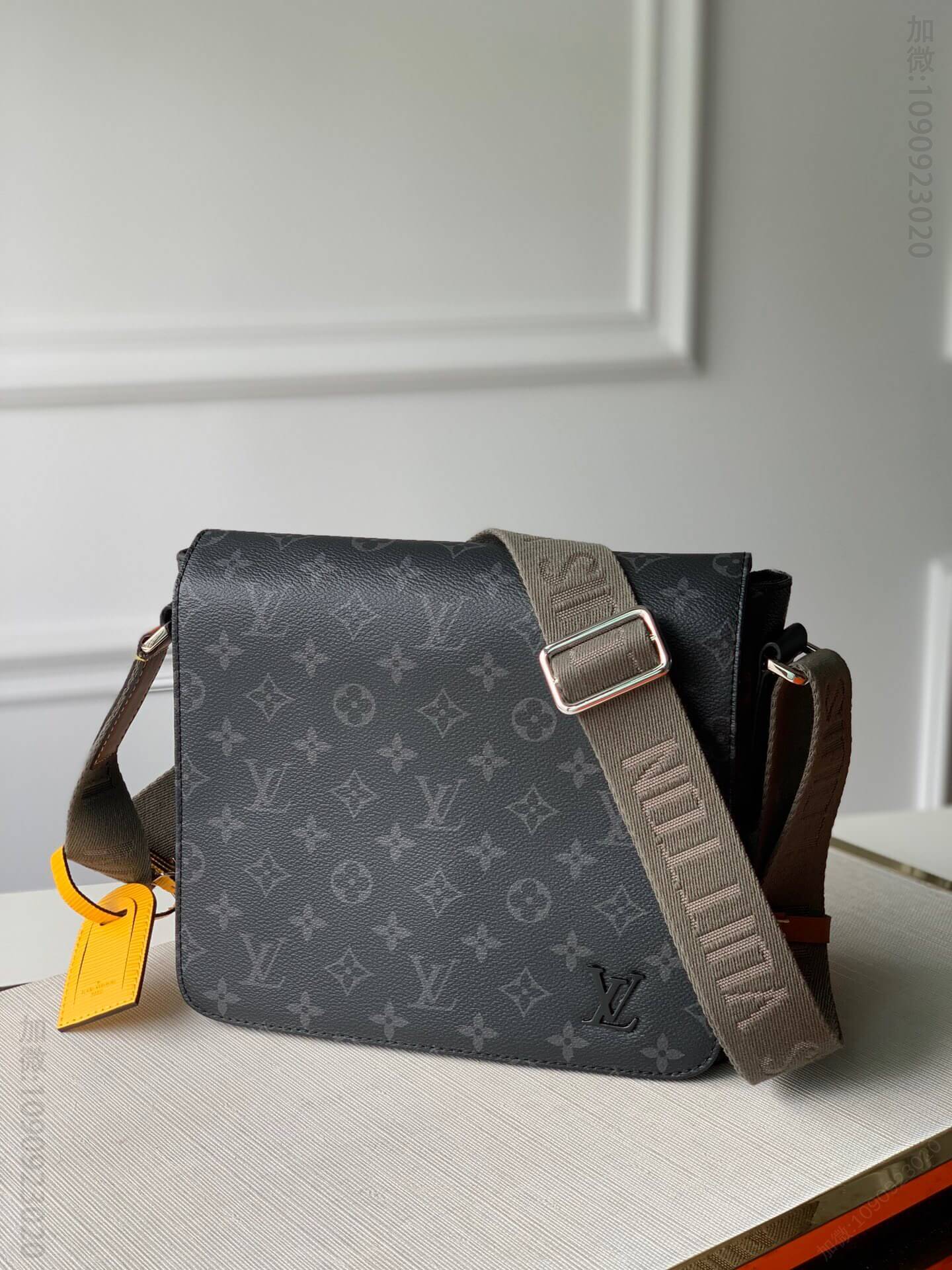 Louis Vuitton LV M45627 District 小号邮差包