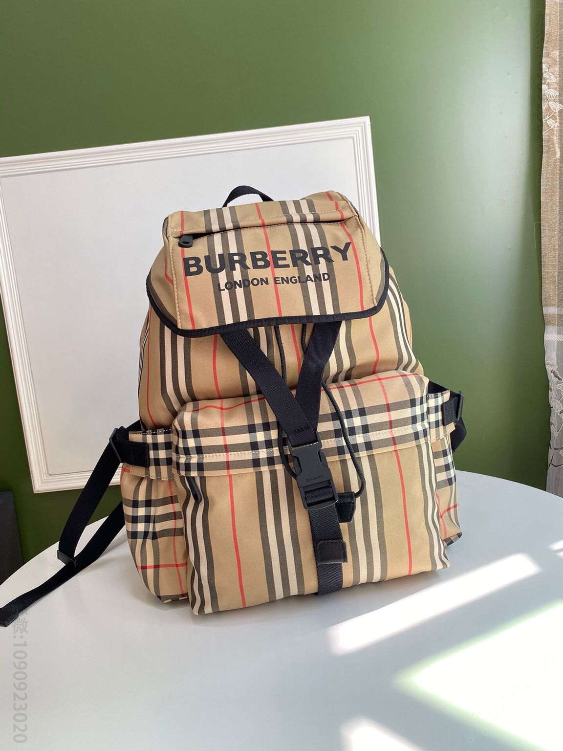 Burberry巴宝莉标志性条纹拼Vintage复古格纹尼龙材质双肩包