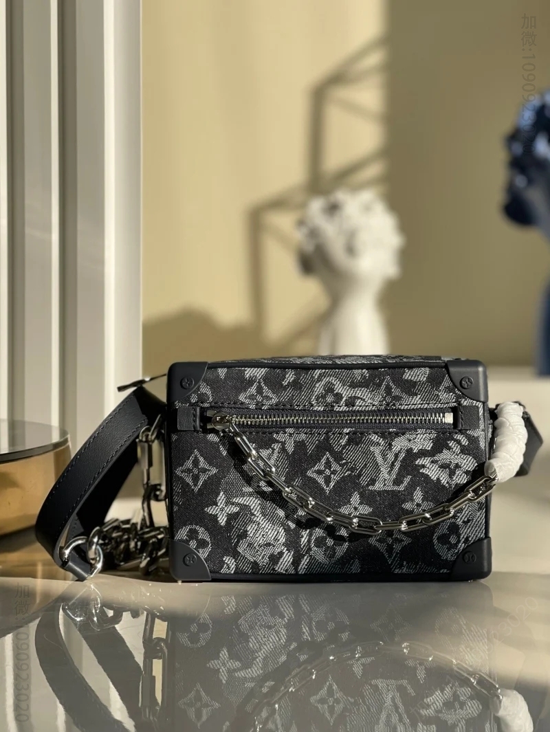 Louis Vuitton LV M80033 Mini Soft Trunk 链条包