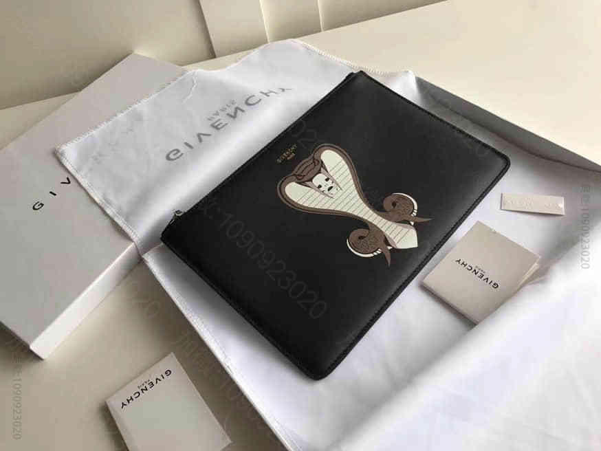 Givenchy纪梵希黑色印花款中性全皮手包