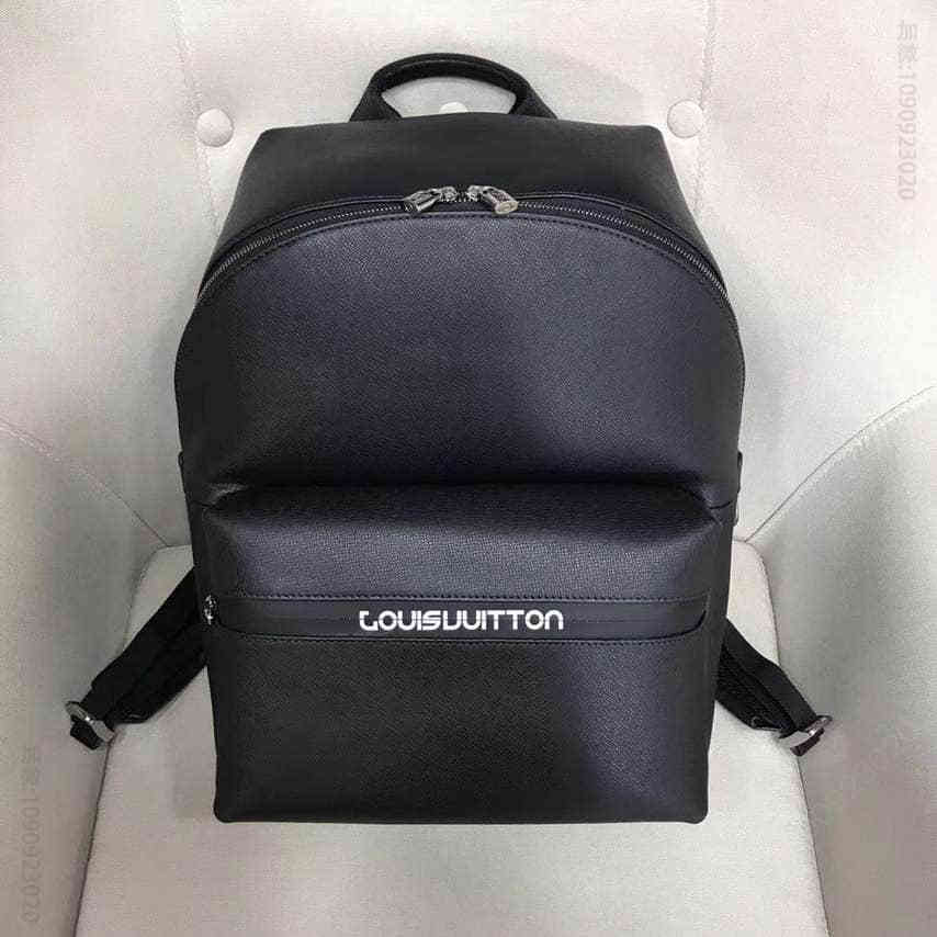 LV/路易威登 18SS新款黑色Taiga牛皮Apollo双肩包M43825