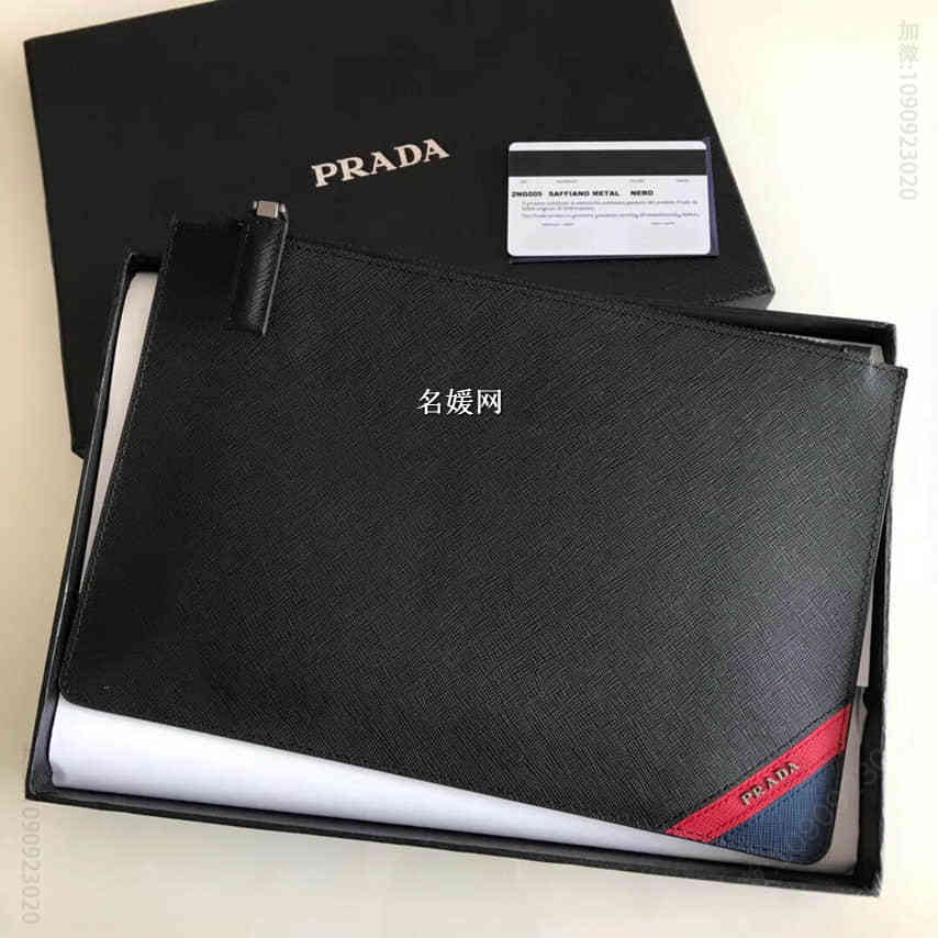 普拉达PRADA黑配红蓝边角拼色男士十字纹手包2NG005