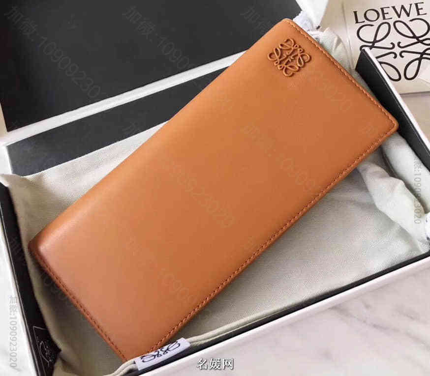 LOEWE罗意威2023新款饰以金属Logo长款拼色西装夹L0286棕色
