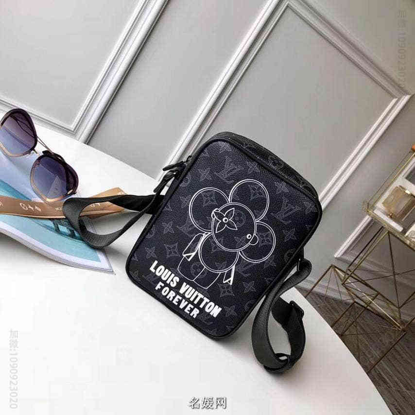 LV/路易威登18限定款Vivienne 太阳花 单肩斜跨相机包 男包M43677