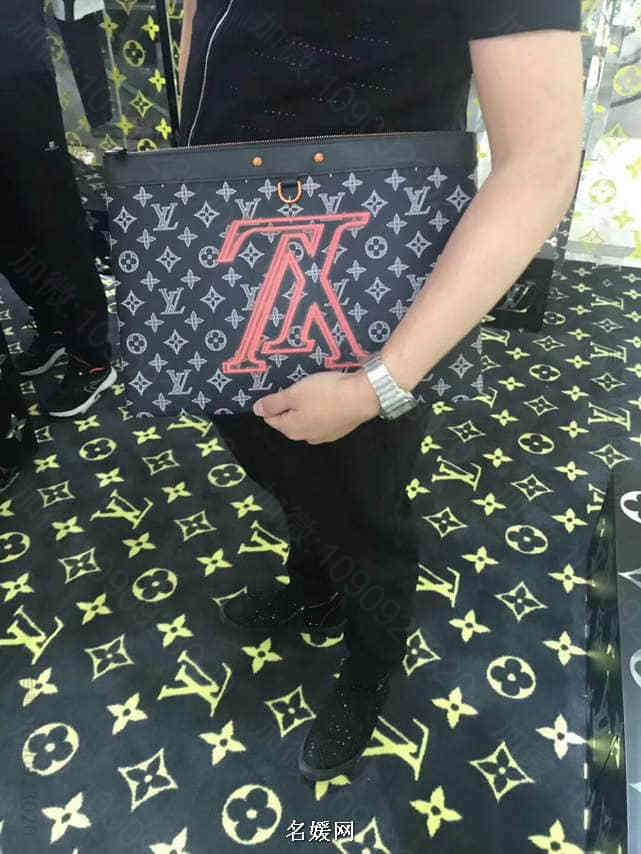 LV Upside Down Pochette Apollo手袋 路易威登 ...