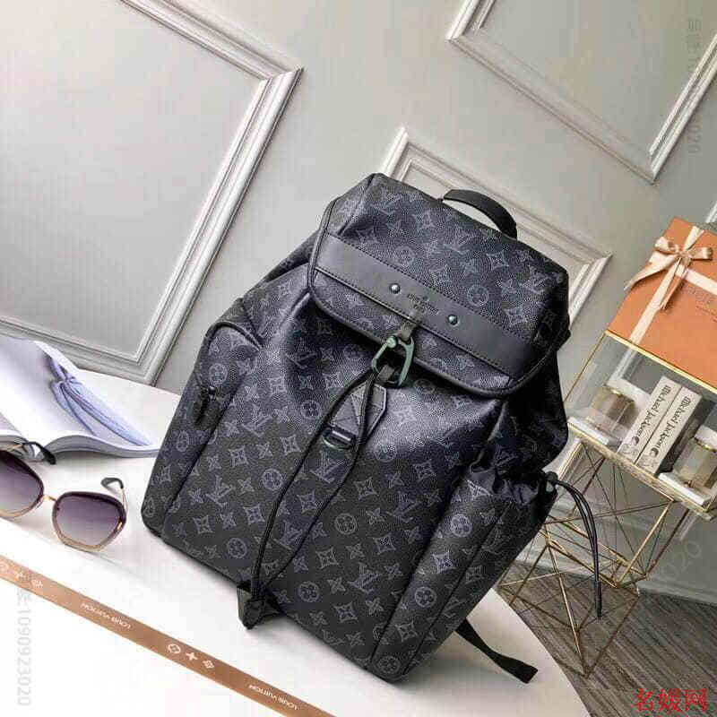 LV/路易威登 18年限量版 DISCOVERY 双肩包M43694