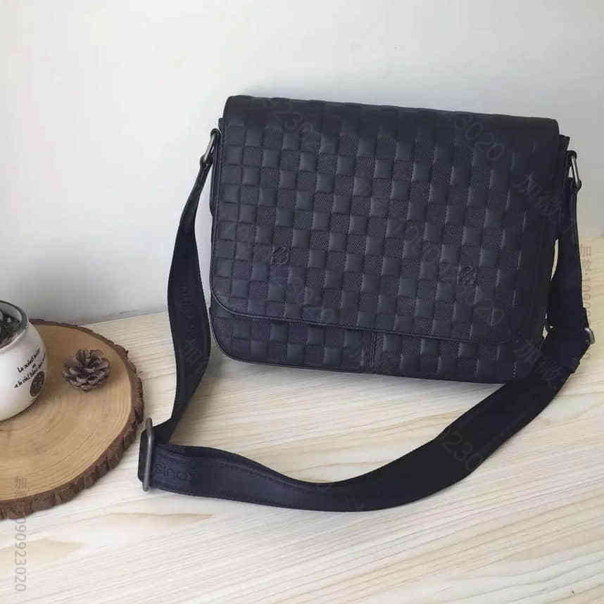 LV N41286 Damier Infini皮革男士斜挎包小号(黑色) 精...