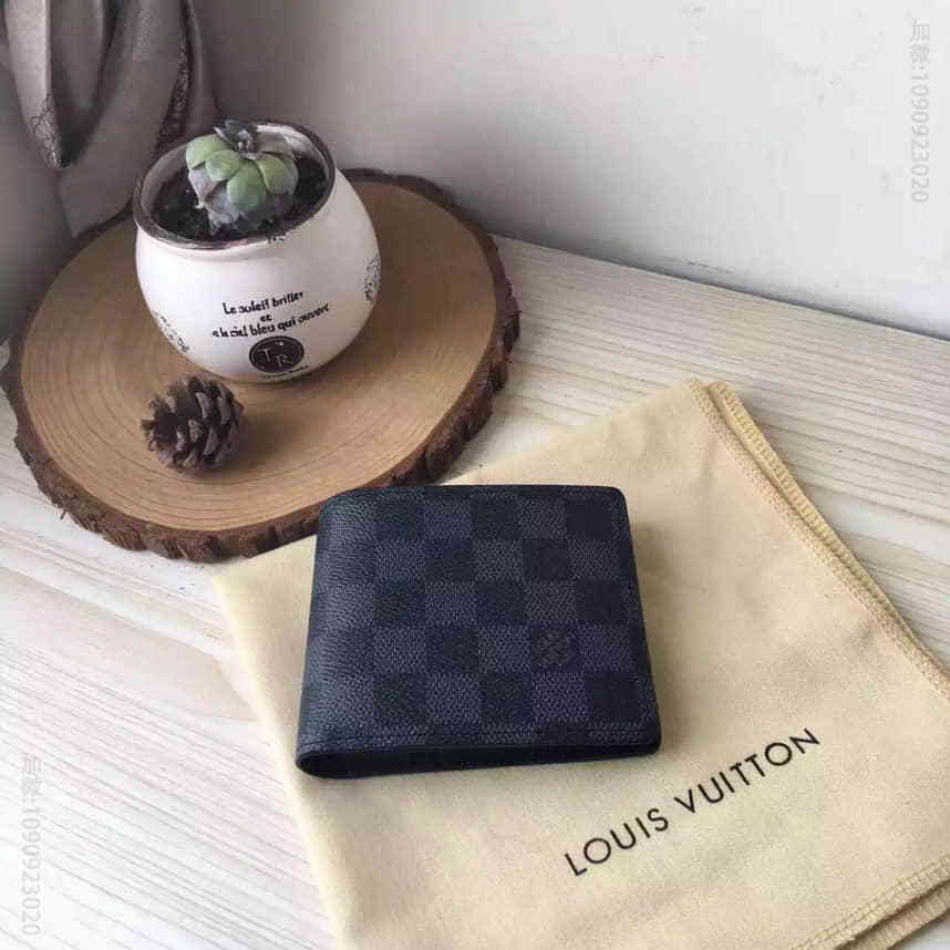 LV M60895男款西装夹 男式黑格短款钱包 普拉达精仿包包厂家