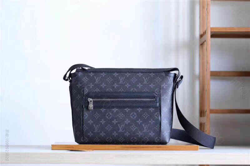 LV/路易威登 18新款 小号Odyssey邮差包 M44223
