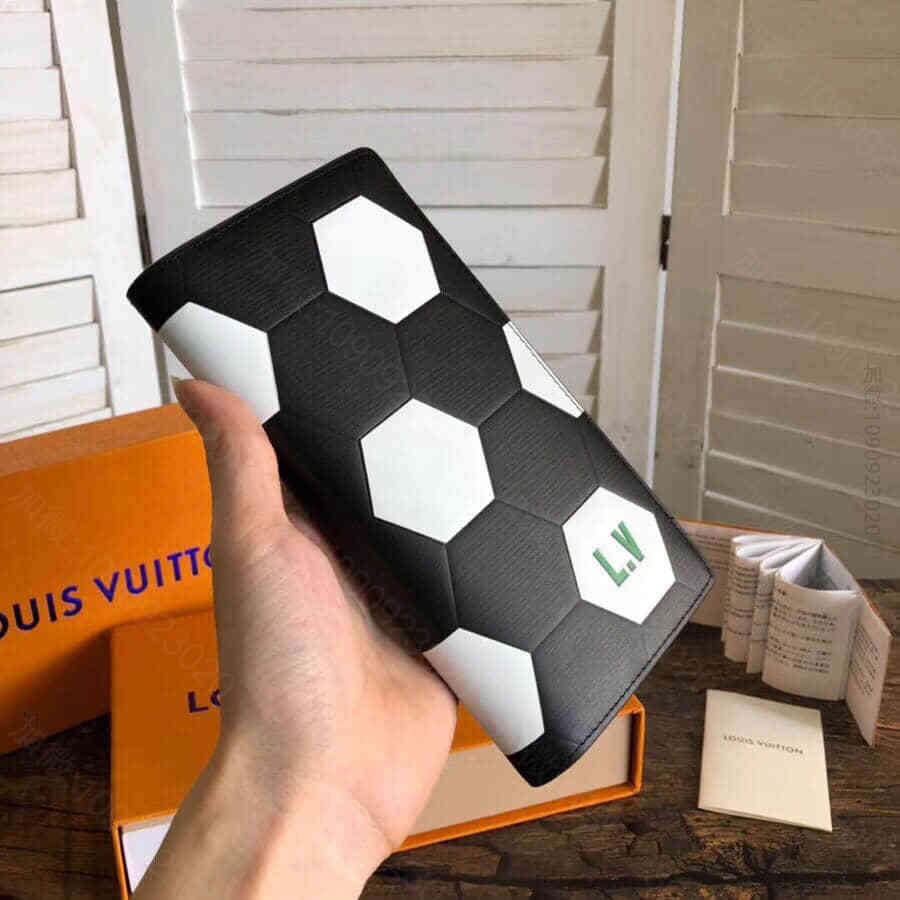 LV/路易威登 18ss新款 世界杯足球图案Brazza钱夹 M63294