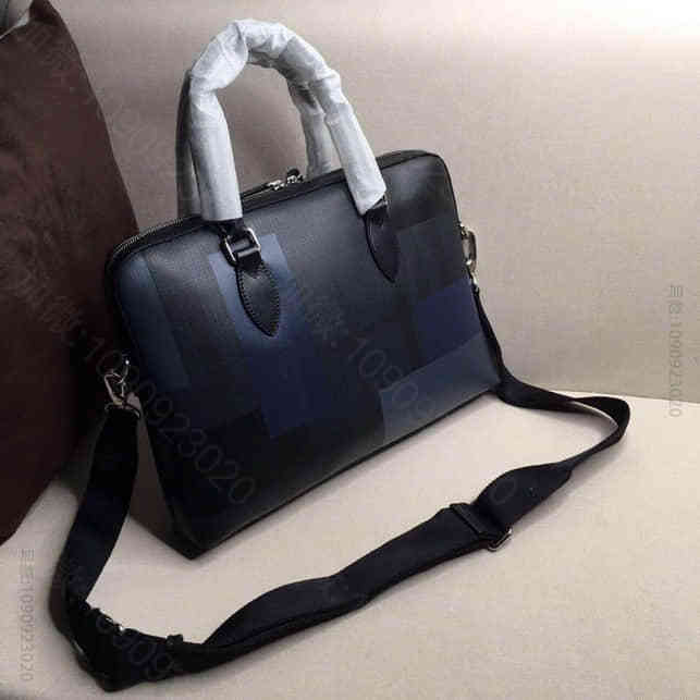 【原单】巴宝莉(Burberry)老鼠货长款丝印几何图案海军蓝公文包格纹柏洛...