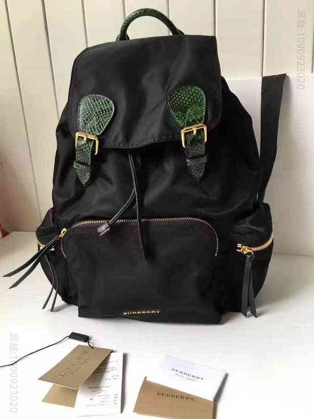 外贸原单Burberry巴宝莉TheRucksack-大号功能性尼龙拼蛇皮军旅背包40302641