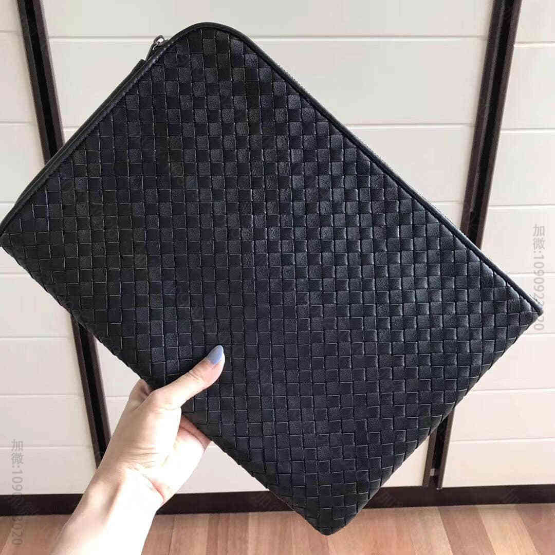 葆蝶家（BottegaVeneta）BV羊皮编织公文手拿包（黑色）MS710...