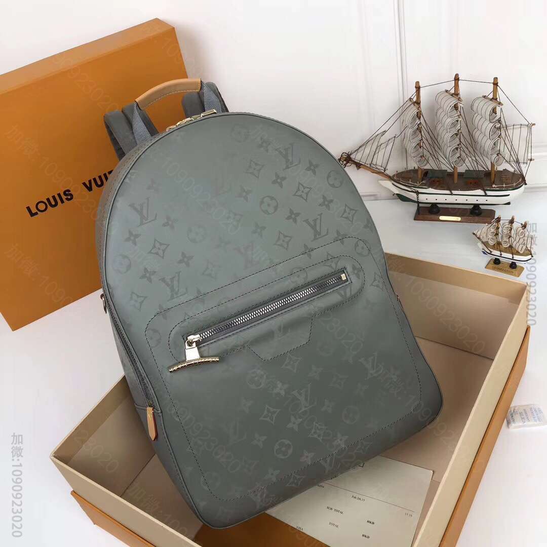 LV/路易威登 18秀款钛合金镭射Titanium双肩背包 M43882